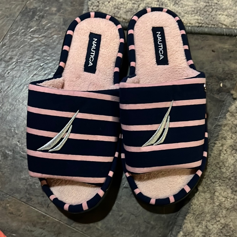 Nautica slippers woman’s sailboat